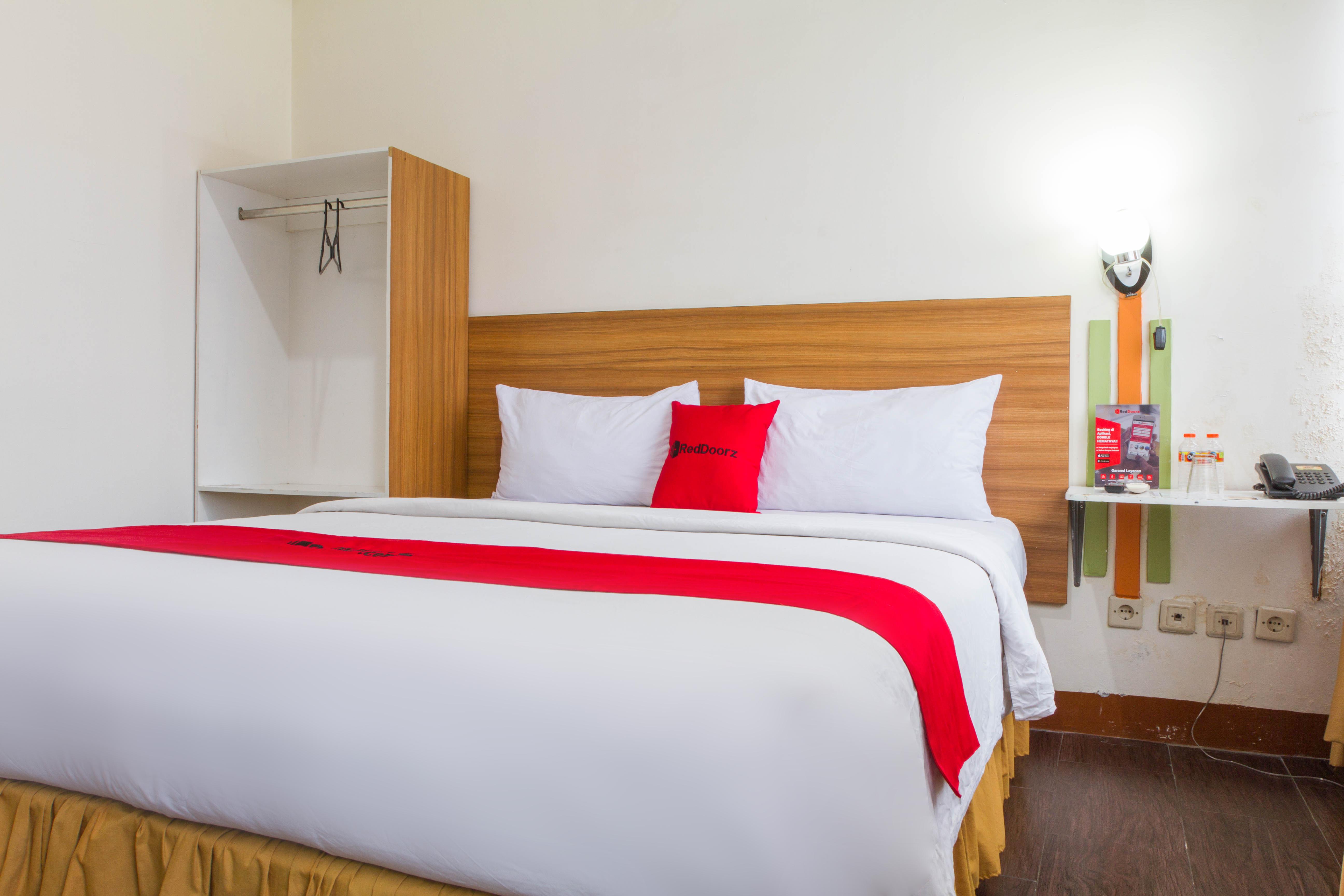 RedDoorz Plus @ Surapati 2 Bandung Bagian luar foto