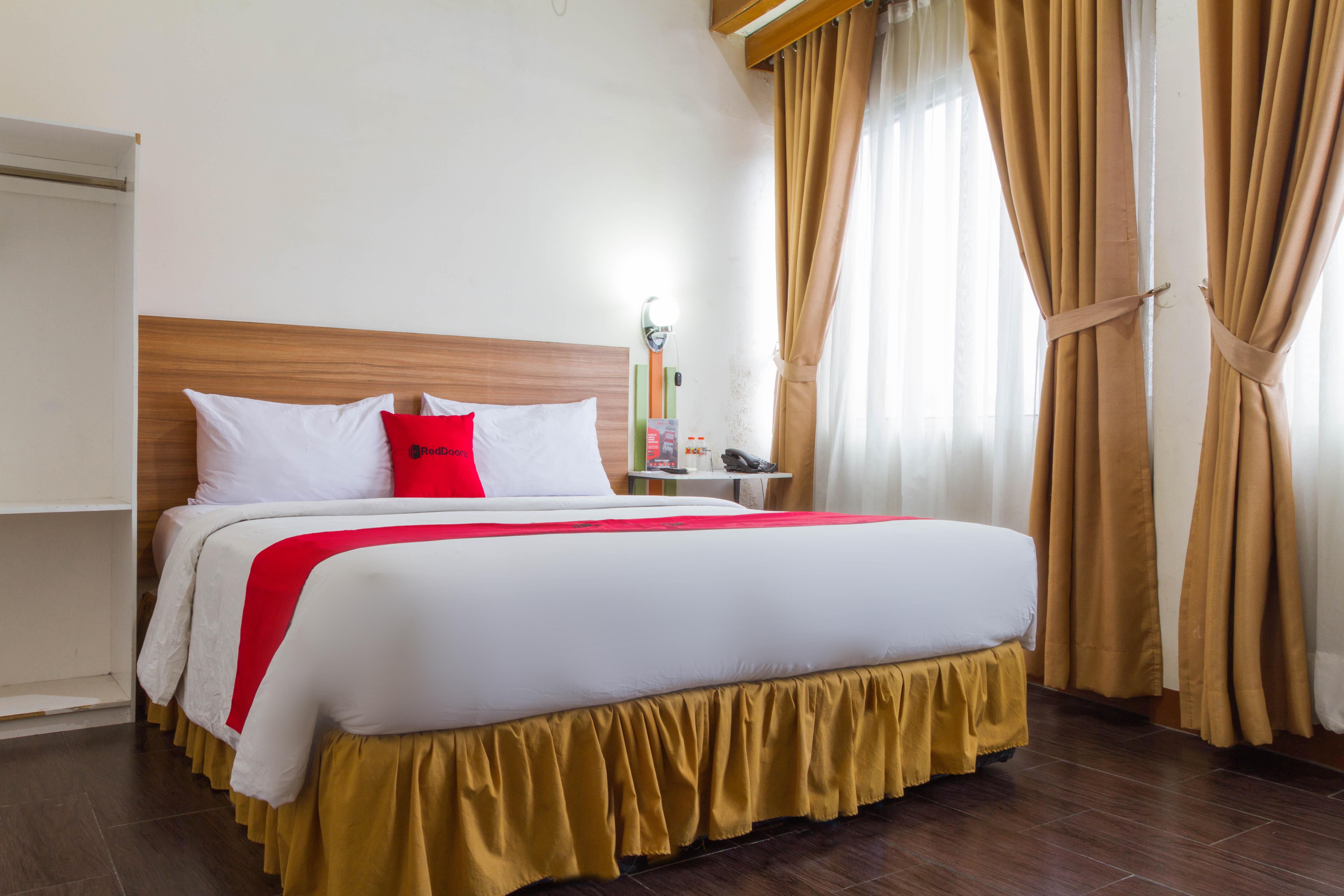 RedDoorz Plus @ Surapati 2 Bandung Bagian luar foto
