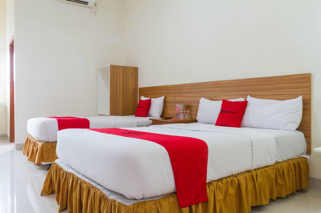 RedDoorz Plus @ Surapati 2 Bandung Bagian luar foto