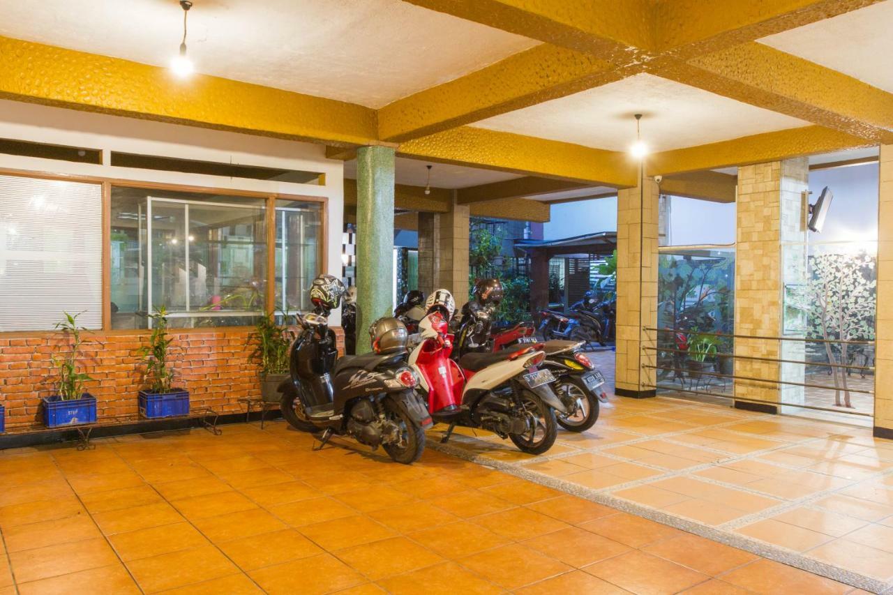 RedDoorz Plus @ Surapati 2 Bandung Bagian luar foto