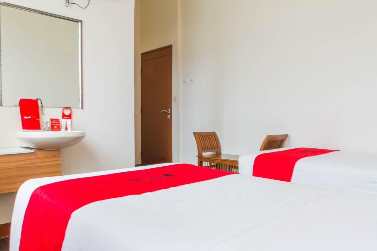 RedDoorz Plus @ Surapati 2 Bandung Bagian luar foto