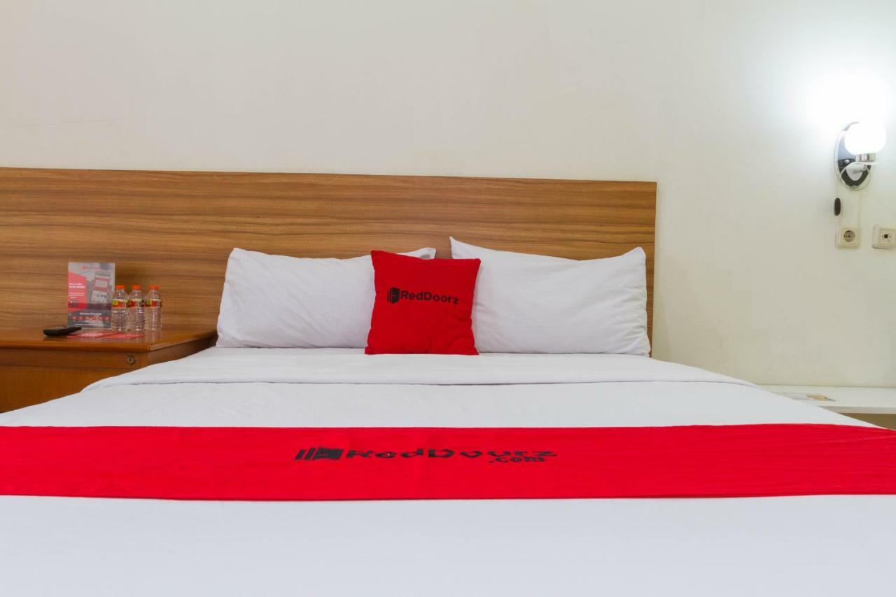RedDoorz Plus @ Surapati 2 Bandung Bagian luar foto