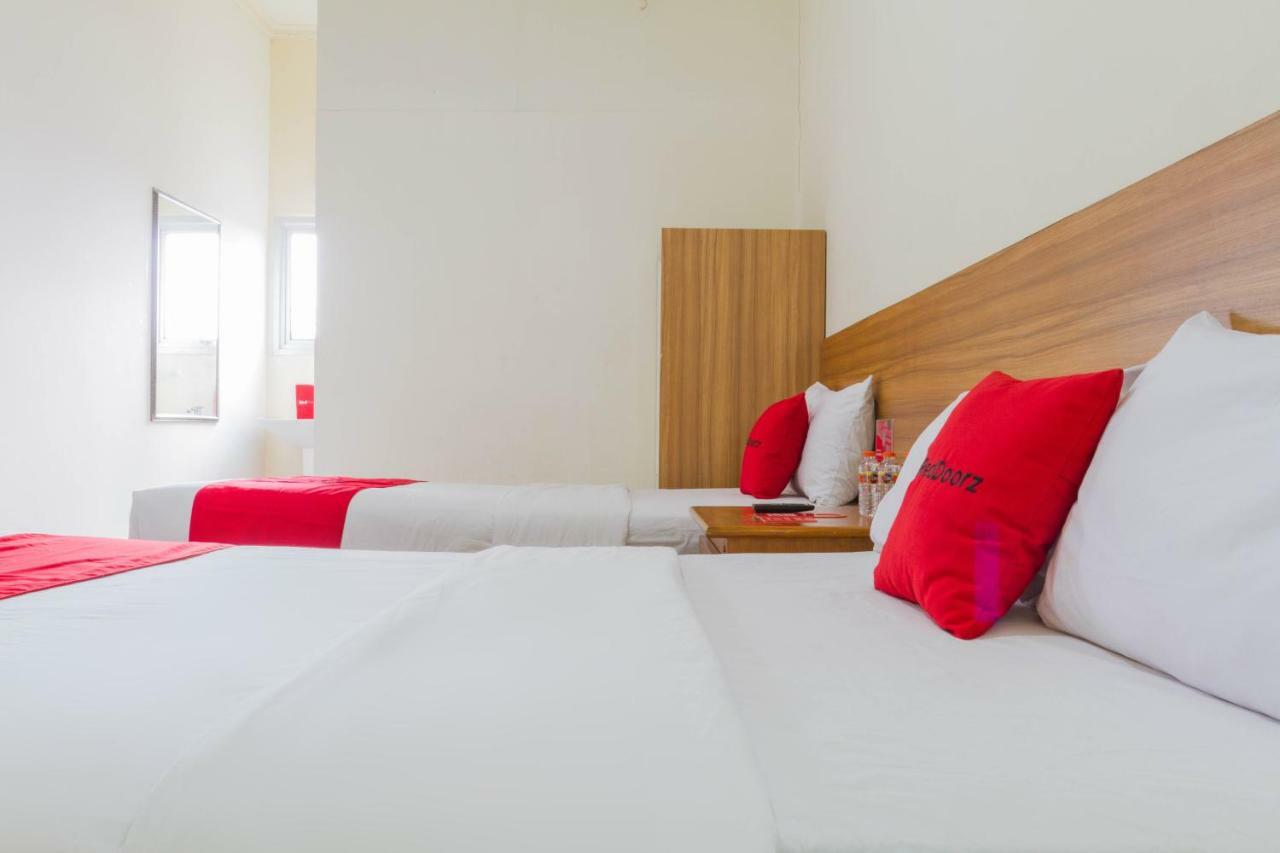 RedDoorz Plus @ Surapati 2 Bandung Bagian luar foto