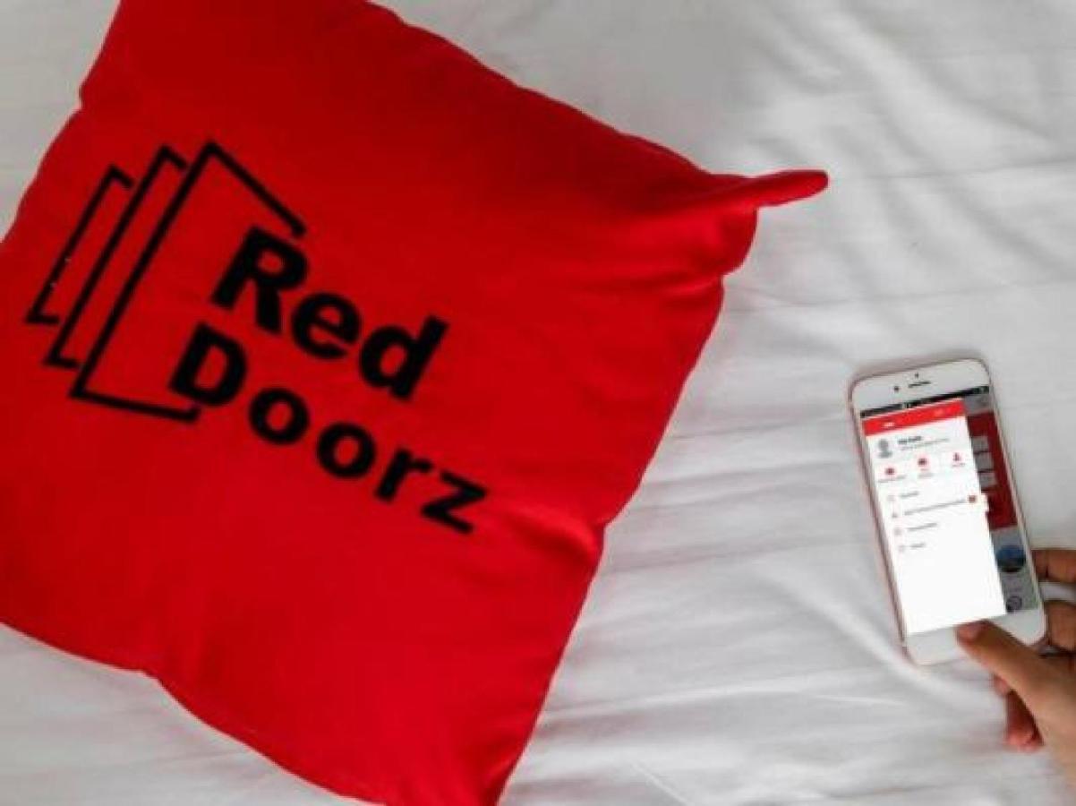 RedDoorz Plus @ Surapati 2 Bandung Bagian luar foto